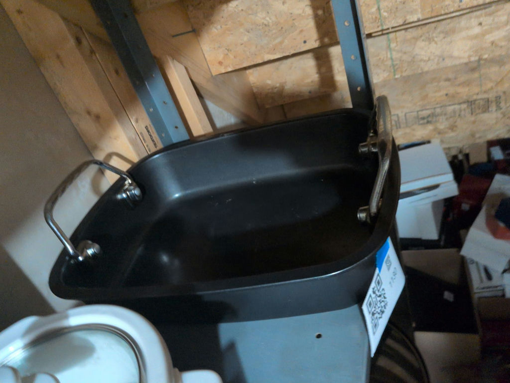 Roasting Pan with Rack - image 3 of 4