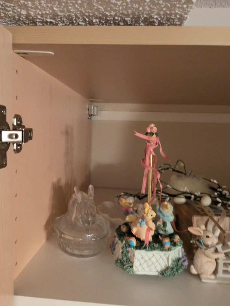 Assorted Easter Decorations and Decorative Items - image 2 of 7