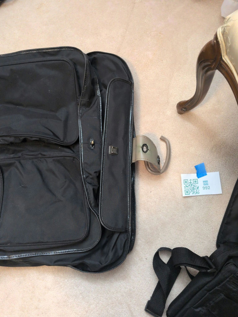 Aero Sport Shoulder Bag And A Samsonite Garment Bag - image 7 of 8