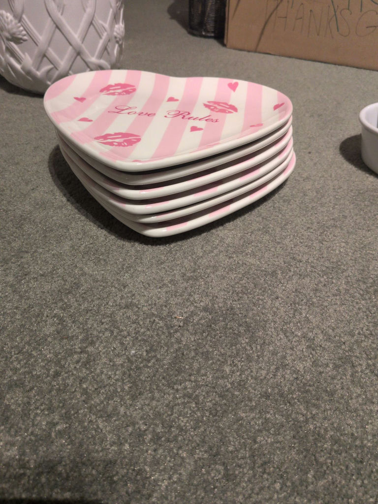 Valentine-Themed Heart Dishes, Plates, Candles, and Decorative Containers - image 7 of 7