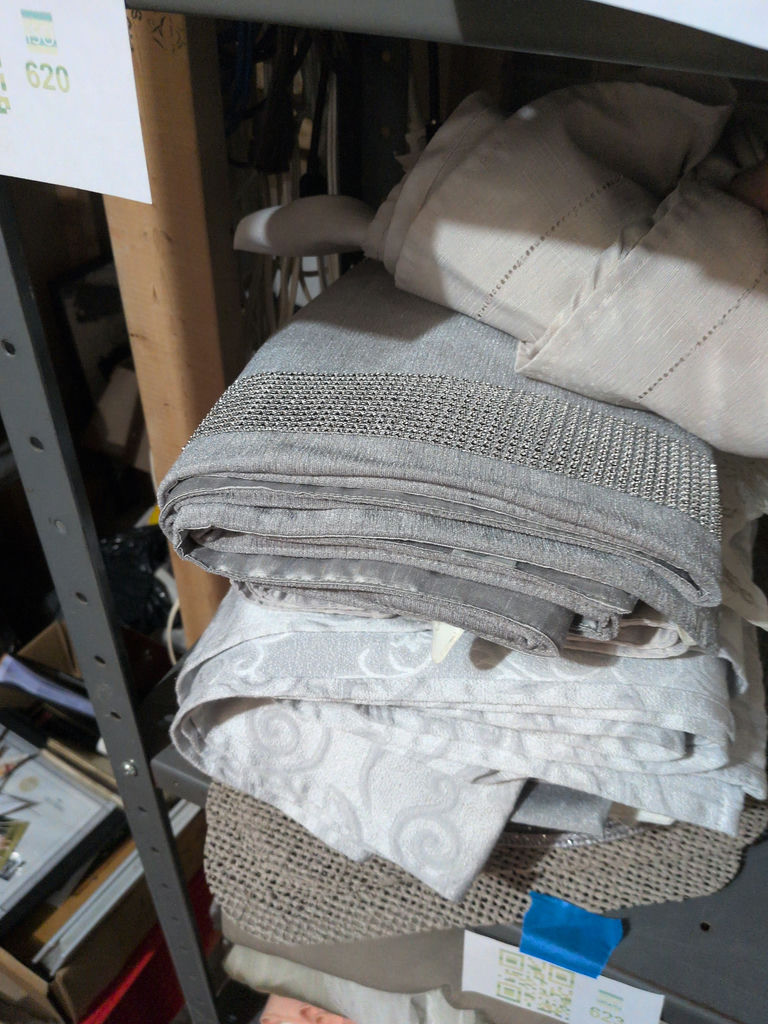 Assorted Table Linens and Placemats - image 3 of 7
