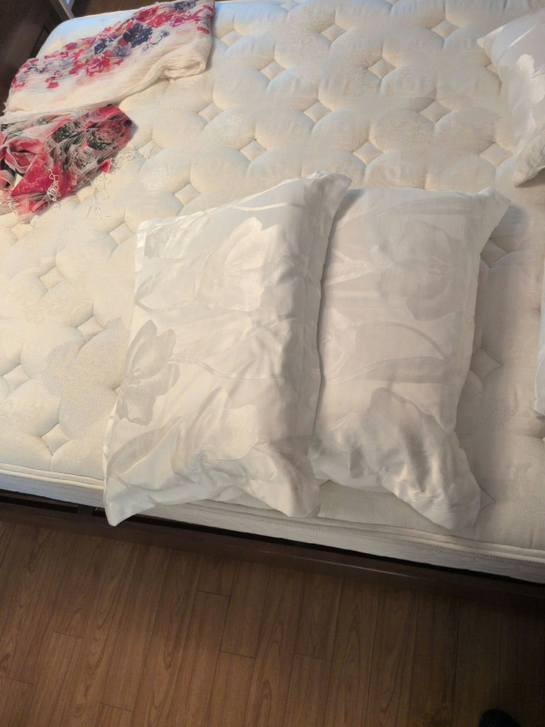 Queen Size Floral Bedding Set - image 5 of 6