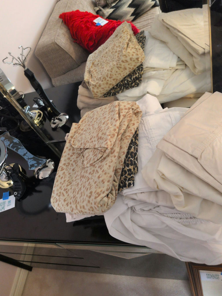 Assorted Bed Sheets and Pillowcases - image 3 of 7