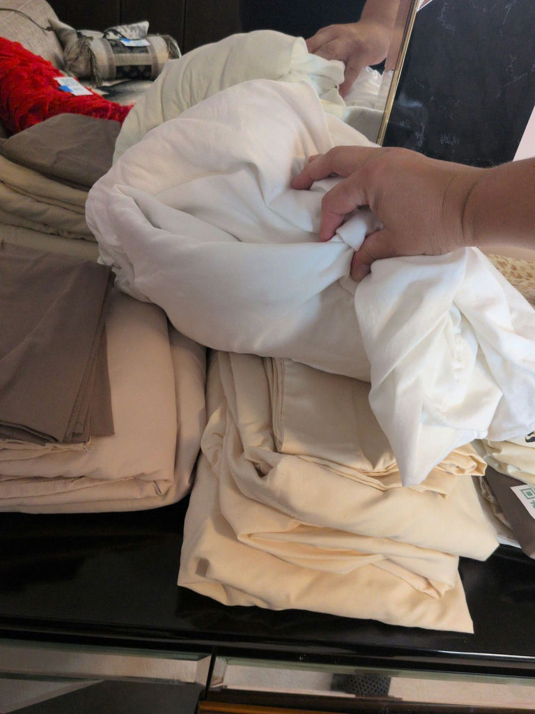 Assorted Bed Sheets and Pillowcases - image 6 of 7