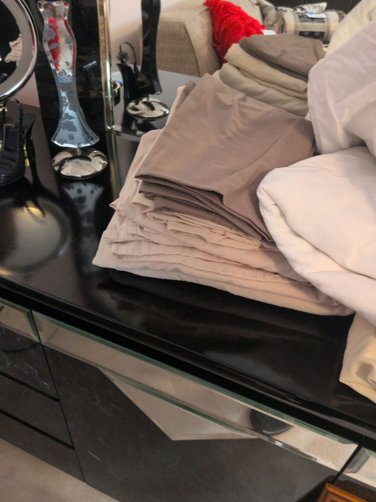 Assorted Bed Sheets and Pillowcases - image 5 of 7