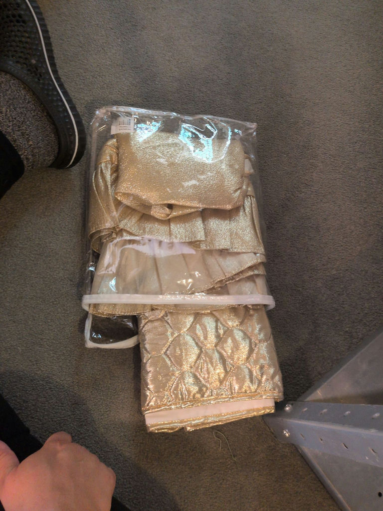Assorted Table Linens and Decorative Fabric Textiles - image 4 of 10