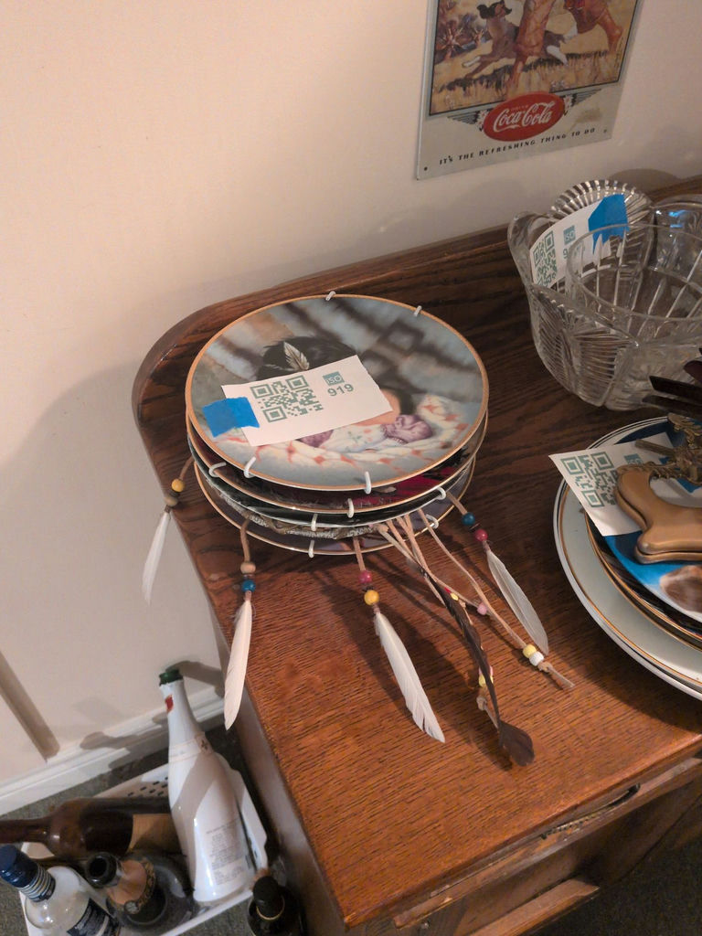 Decorative plates and dreamcatchers - image 1 of 13