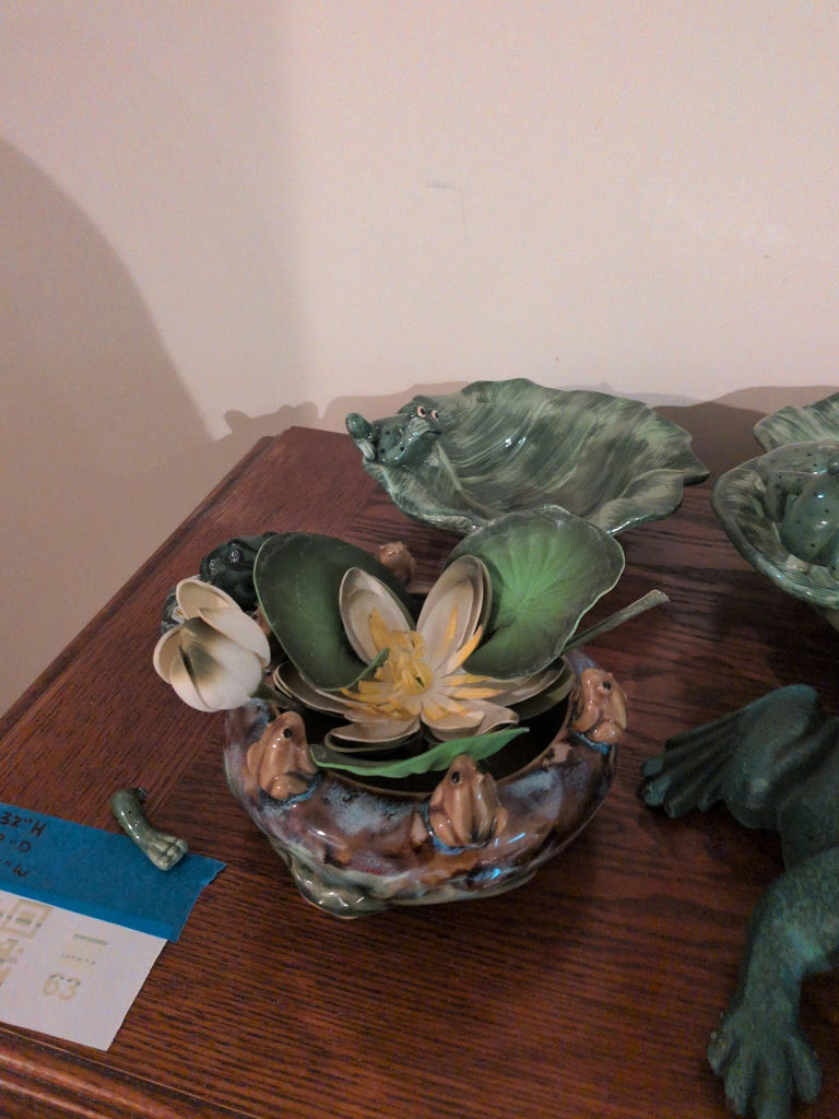 Frog-Themed Ceramic Bowls, Figurines, and Decorative Pieces - image 6 of 7