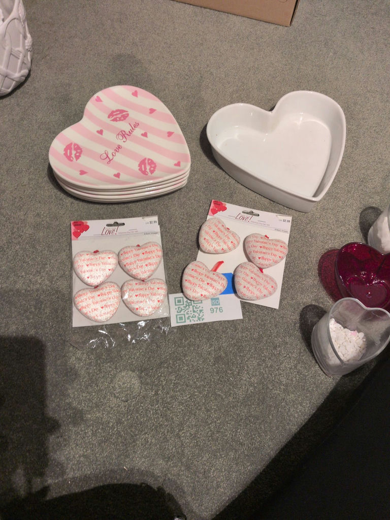 Valentine-Themed Heart Dishes, Plates, Candles, and Decorative Containers - image 5 of 7