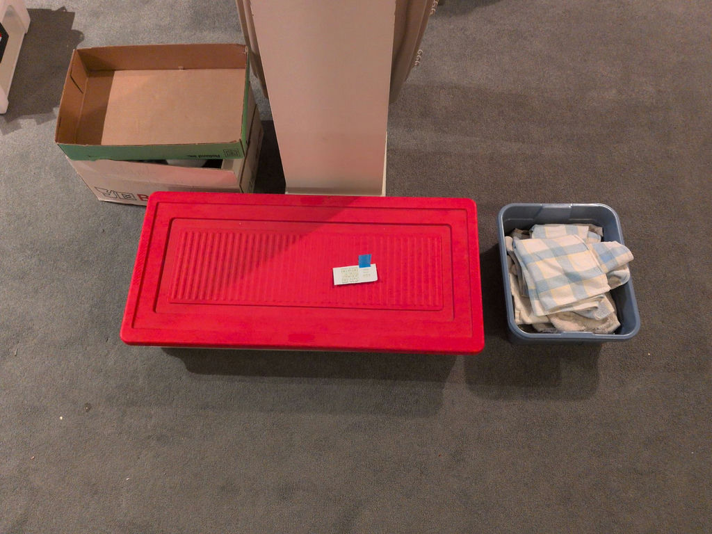 Assorted Kitchen Towels and Cloths - image 1 of 9