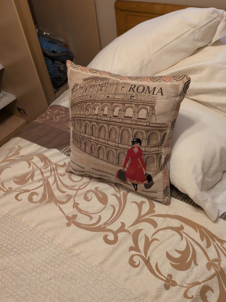 Double Size Bedding Set with Pillows and Decorative Cushion - image 5 of 6