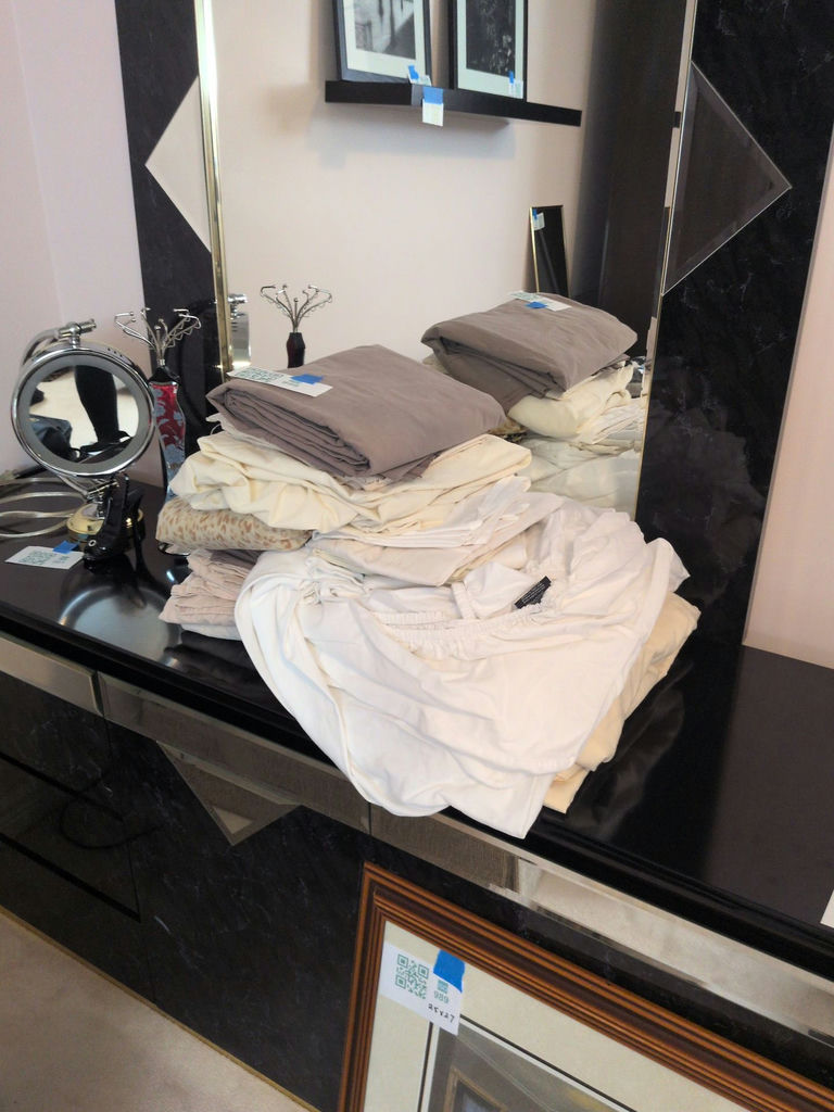 Assorted Bed Sheets and Pillowcases - image 2 of 7