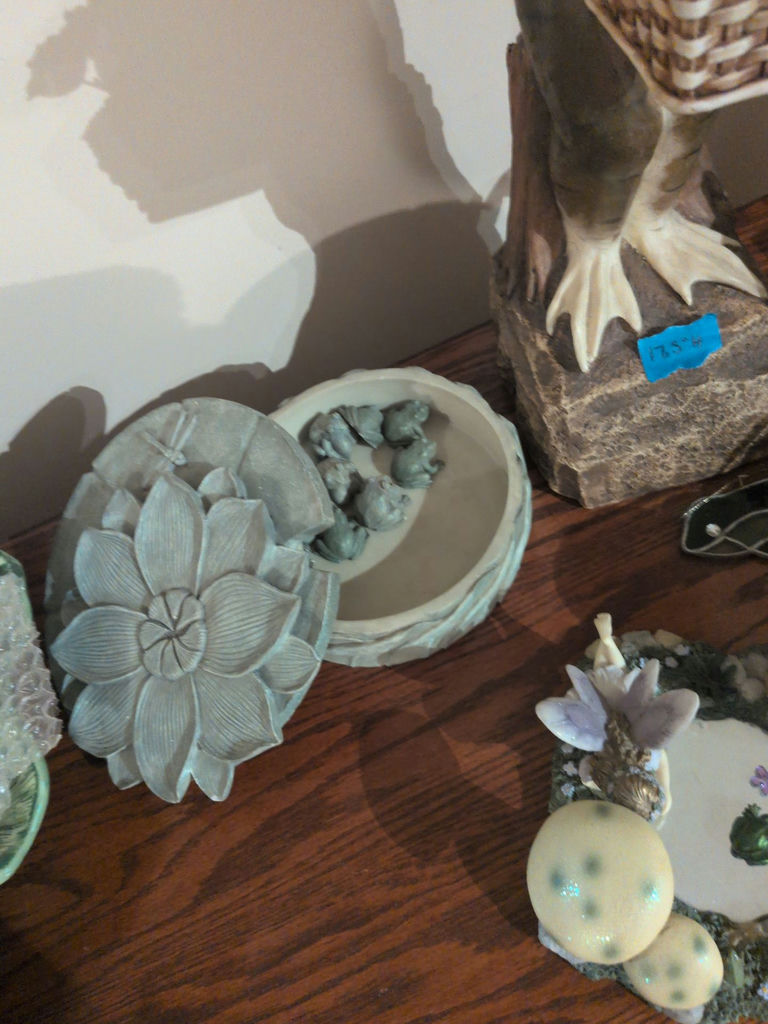 Assorted Frog-Themed Decorative Figurines and Home Decor Items - image 2 of 6