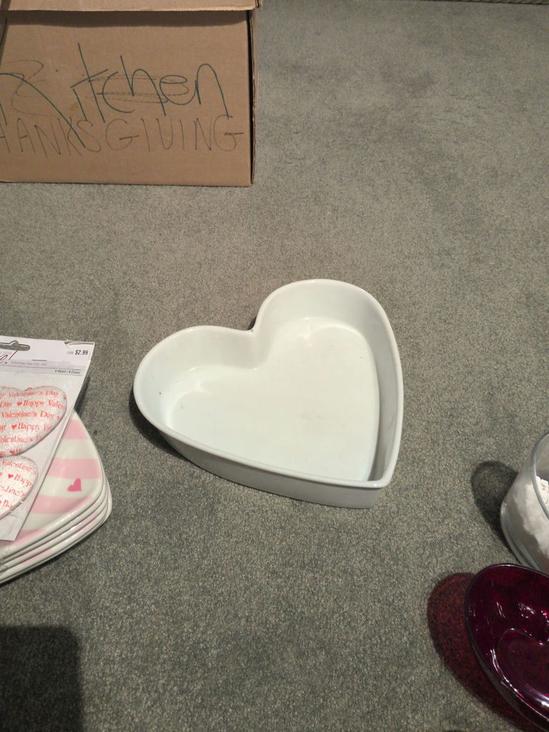 Valentine-Themed Heart Dishes, Plates, Candles, and Decorative Containers - image 4 of 7