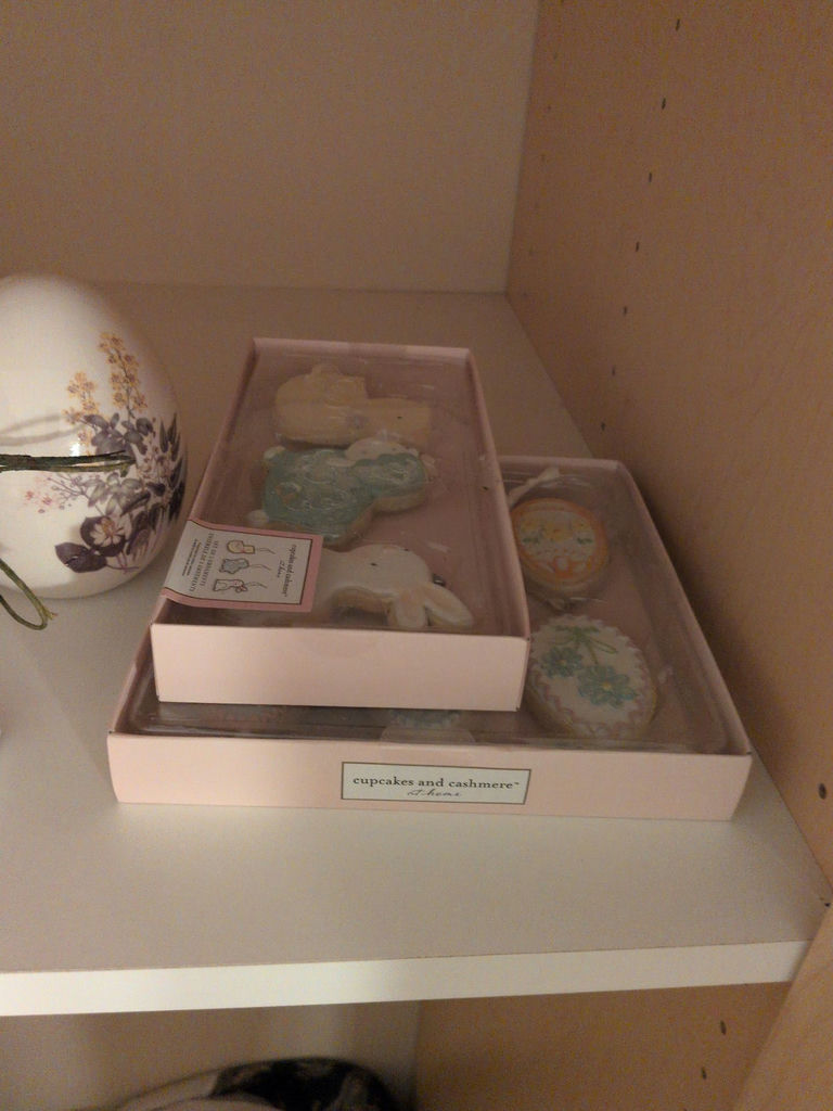 Assorted Easter Decorations and Decorative Items - image 6 of 7