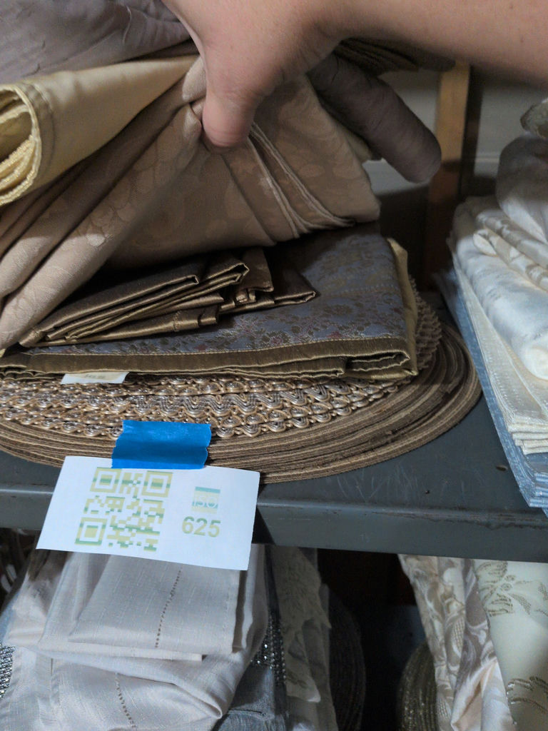 Assorted Table Linens and Placemats - image 6 of 7