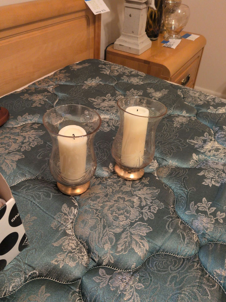 Assorted Holiday Home Decor Items - image 4 of 8
