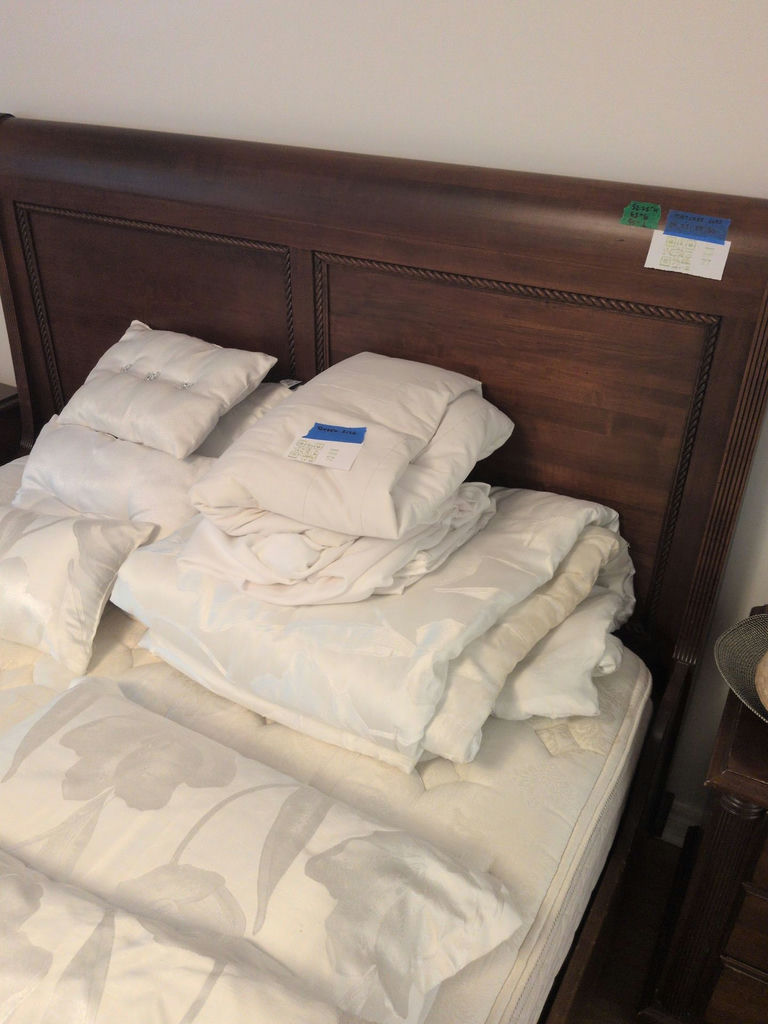 Queen Size Floral Bedding Set - image 6 of 6