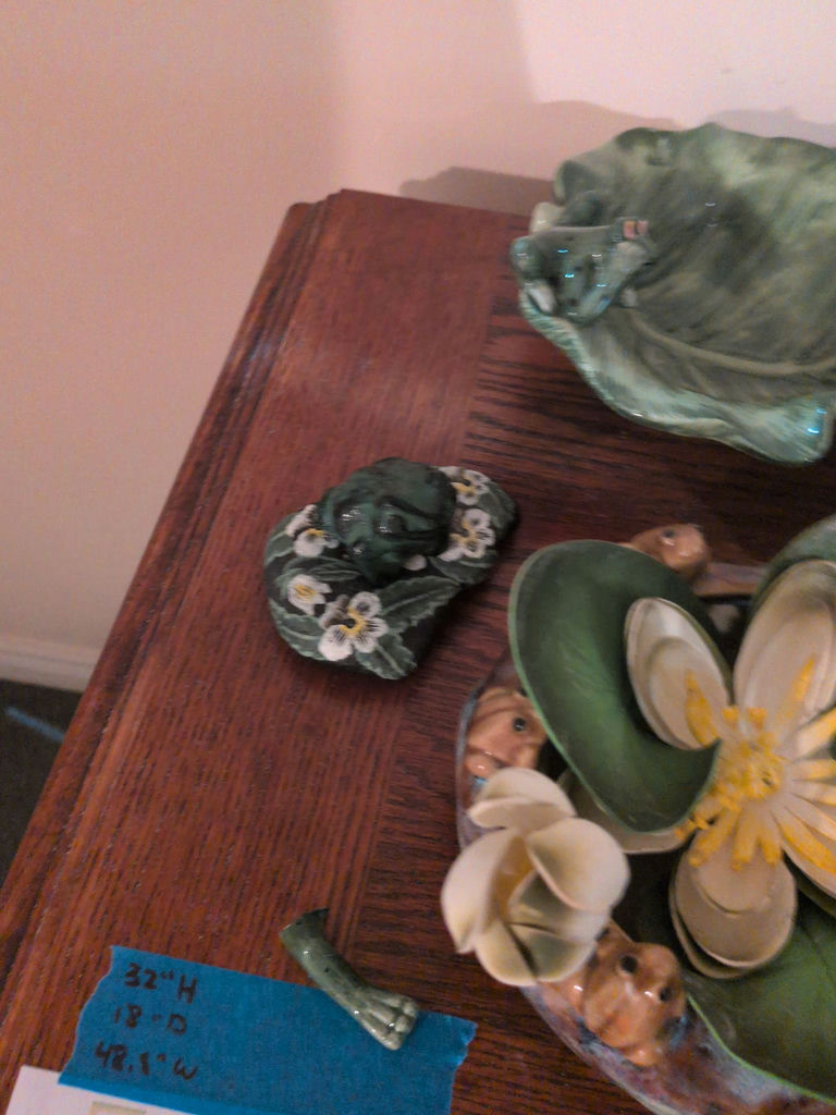 Frog-Themed Ceramic Bowls, Figurines, and Decorative Pieces - image 5 of 7
