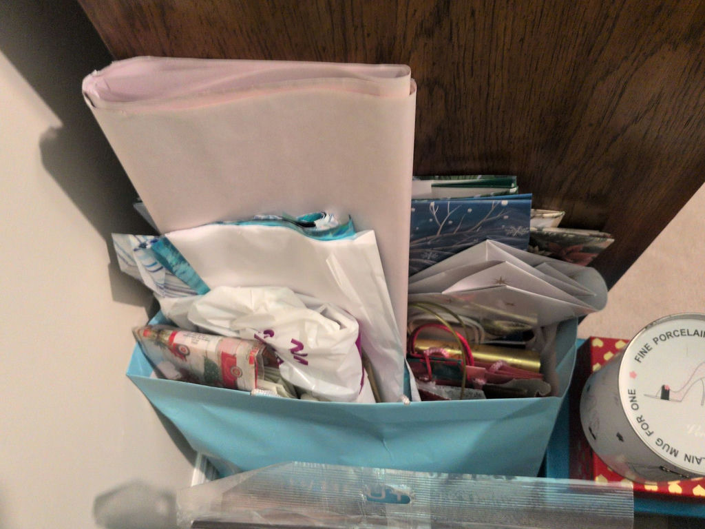 Gift Wrap Supplies, Gift Boxes, and Gift Bags - image 5 of 6