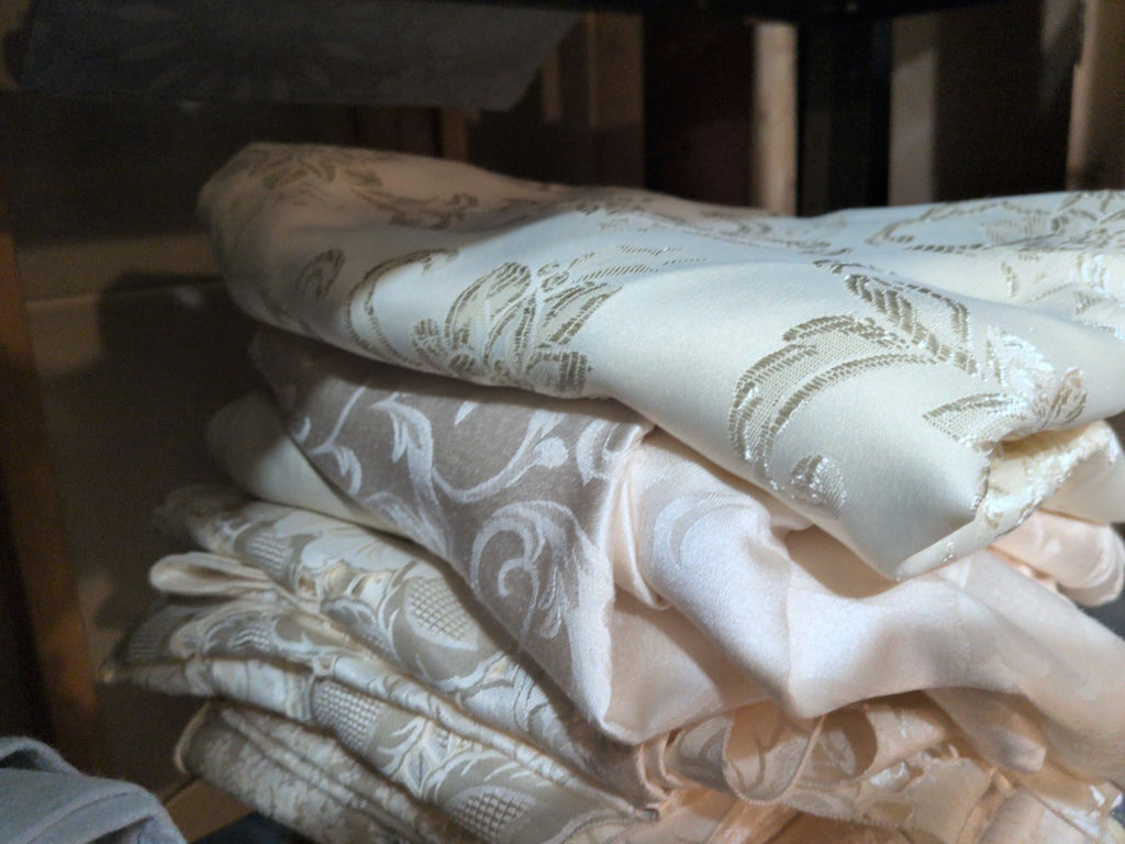 Assorted Table Linens and Placemats - image 6 of 7