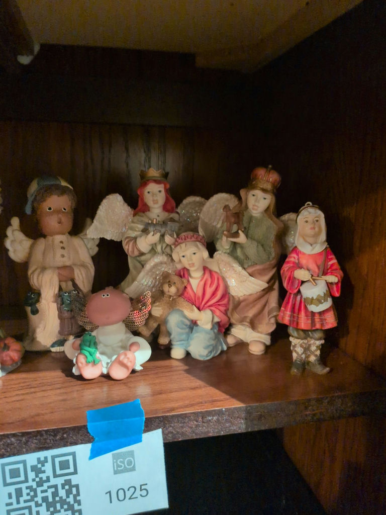 Collection of Angel Figurine Decorations - image 4 of 5