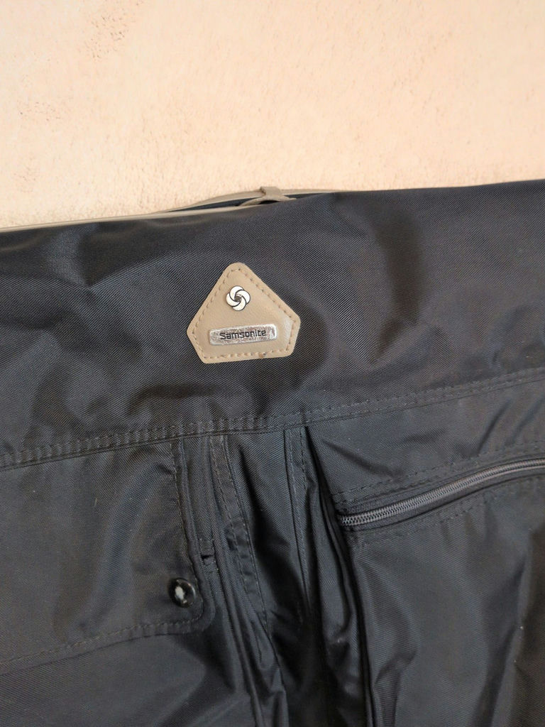 Aero Sport Shoulder Bag And A Samsonite Garment Bag - image 6 of 8