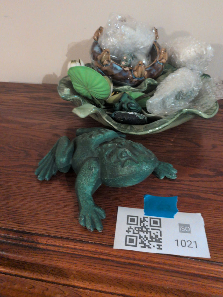 Frog-Themed Ceramic Bowls, Figurines, and Decorative Pieces - image 2 of 7