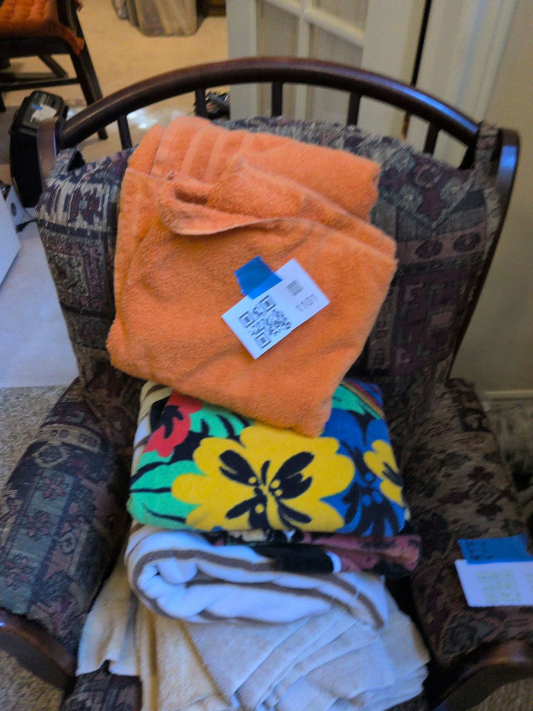 Assorted Towels and Beach Towels - image 2 of 5