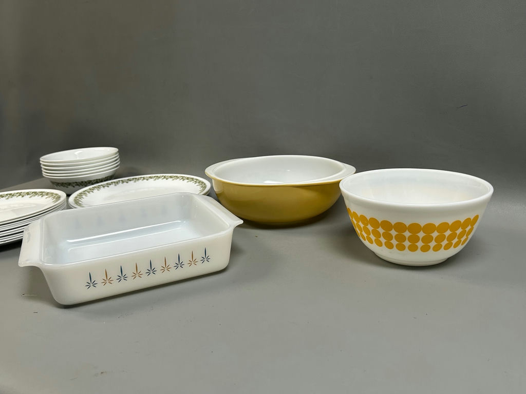 Corell, Pyrex & Fire King Wares  - image 4 of 9
