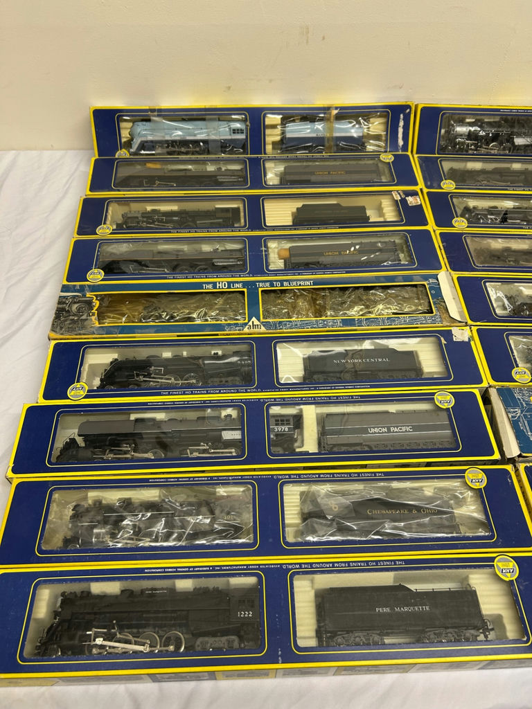 AHM Ho Trains - image 3 of 6