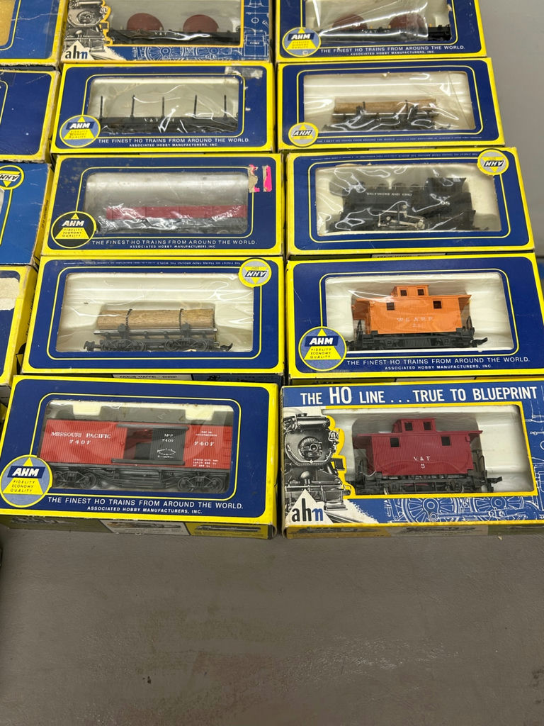 AHM Ho Trains  - image 7 of 9
