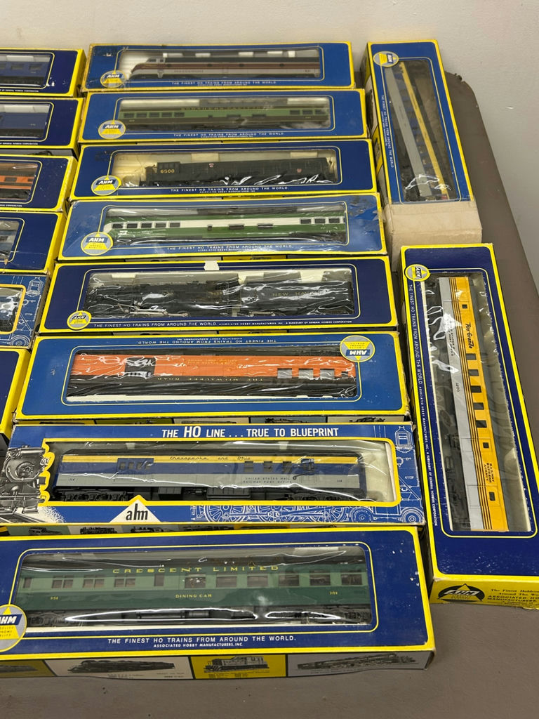 AHM HO Trains  - image 3 of 7