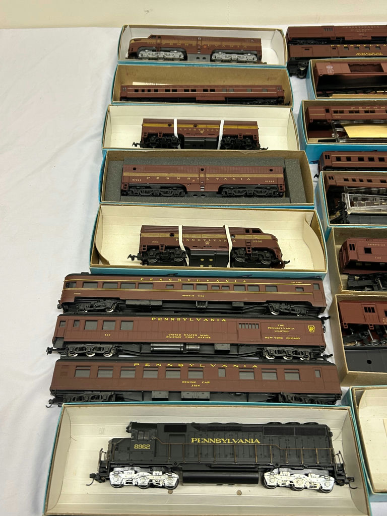 HO Pennsylvania Locomotives, Freight & Passenger Cars - image 5 of 6