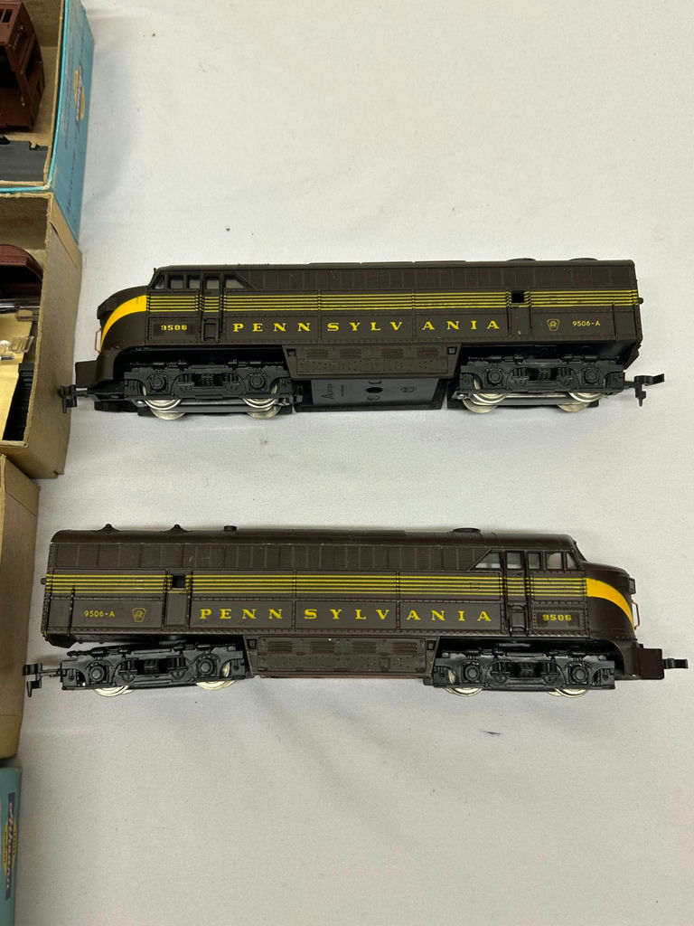 HO Pennsylvania Locomotives, Freight & Passenger Cars  - image 2 of 6