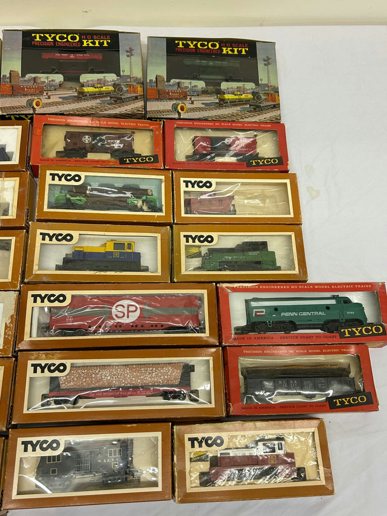 TYCO HO Scale Trains - image 3 of 4