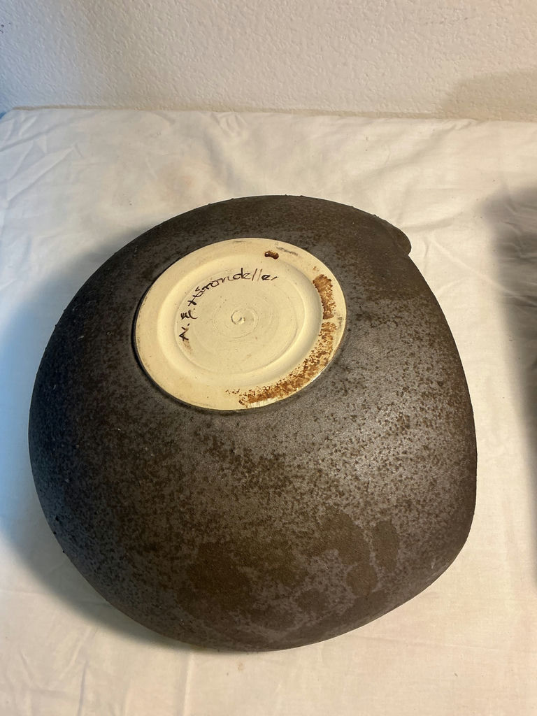 Two very unique pottery bowls, signed - image 4 of 6
