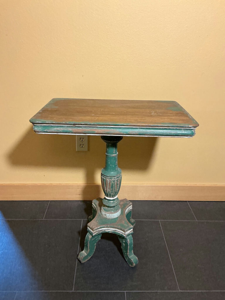 Small shabby side table - image 2 of 6