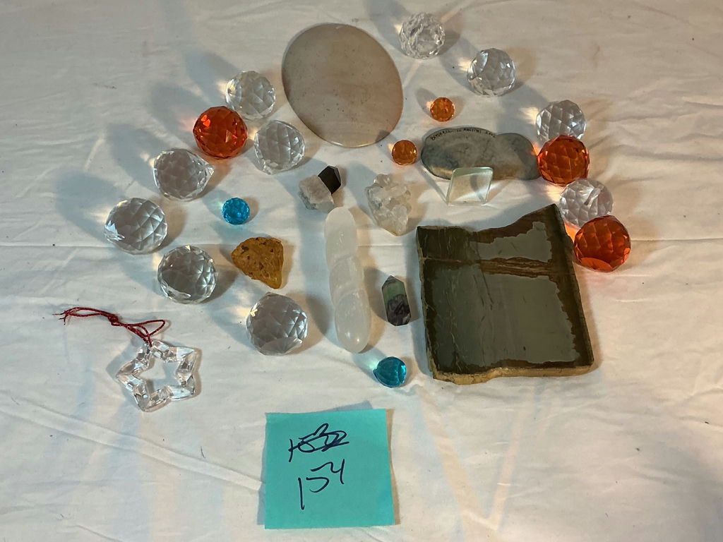 Crystals and rocks - image 1 of 4