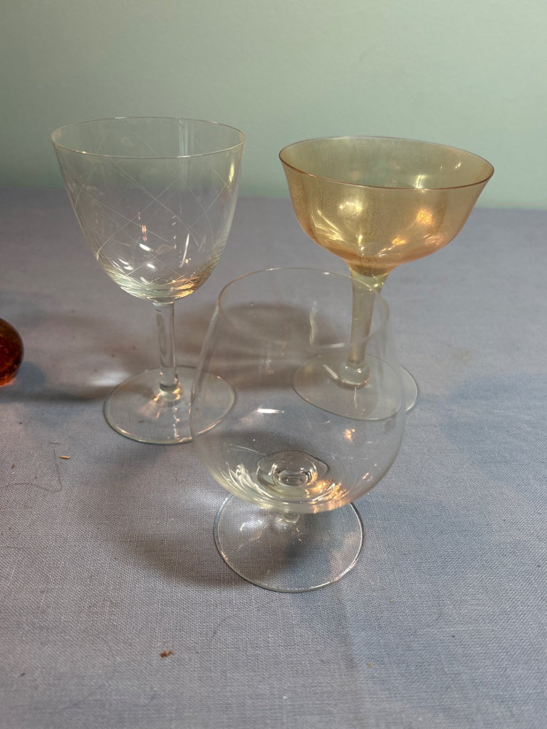 Assorted glassware and decorative glass sculptures - image 4 of 9