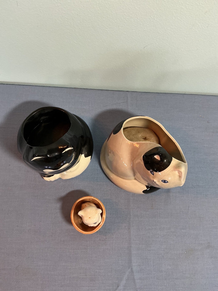 Cat-themed figurines and decor collection - image 6 of 7