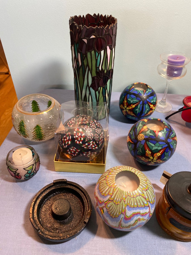 Assorted decorative glass and candle holders - image 4 of 4