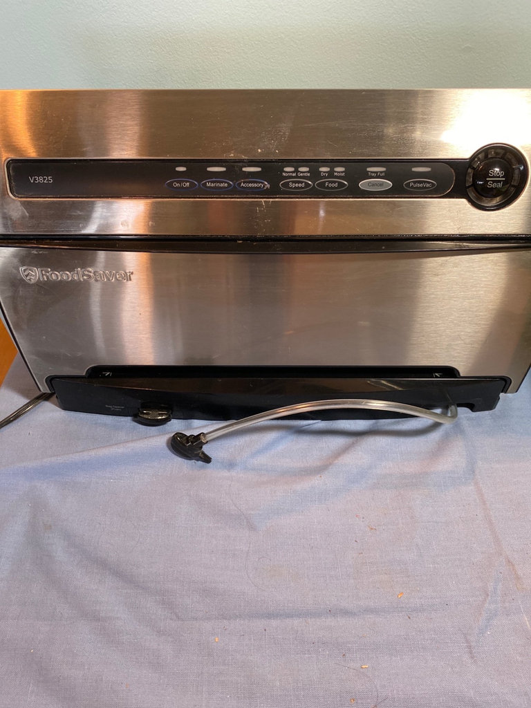 FoodSaver vacuum sealing system with roll packs, jars, and lids - image 3 of 5