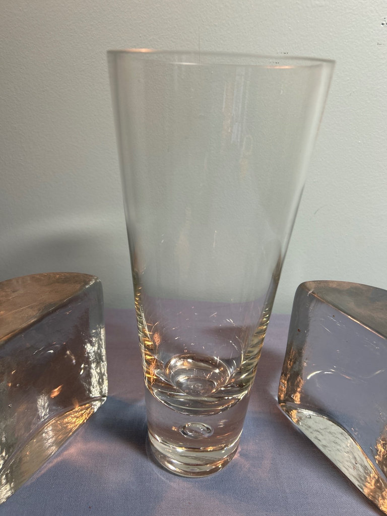 Set of vintage clear glassware and commemorative plate - image 4 of 7