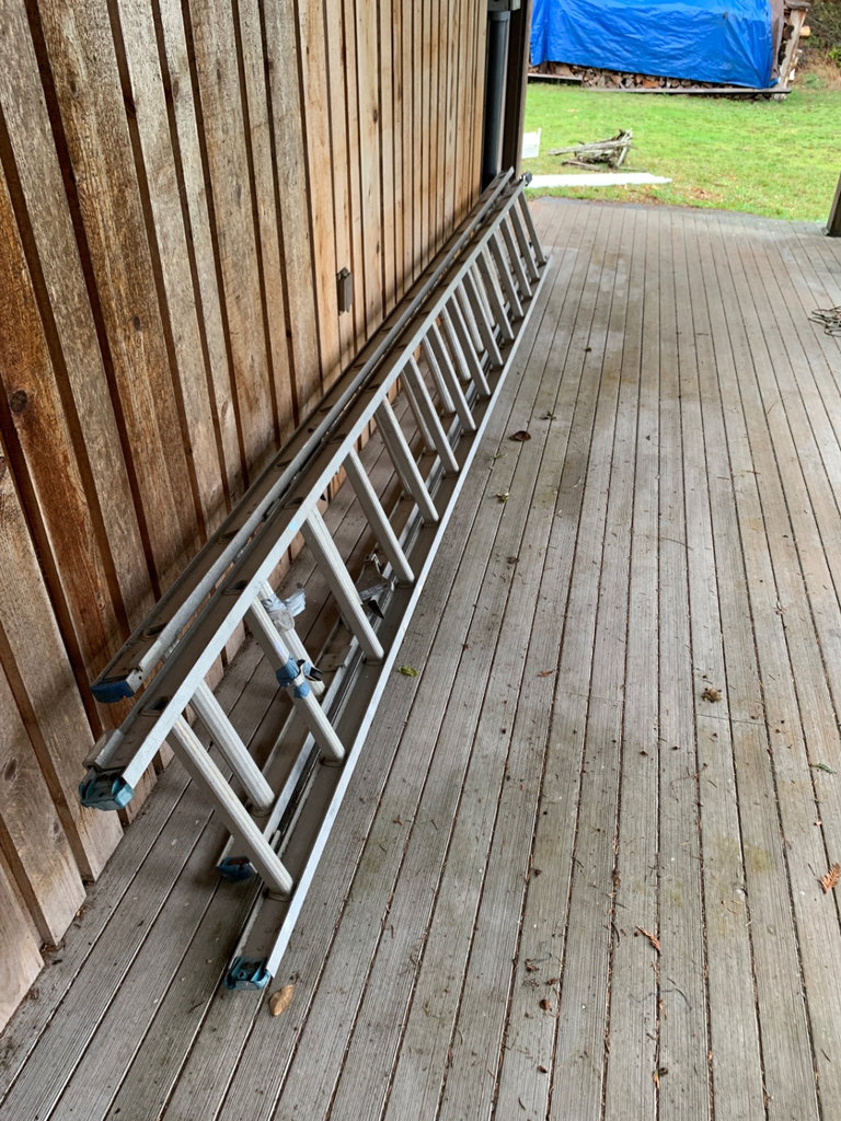 Aluminum extension ladder - image 3 of 3