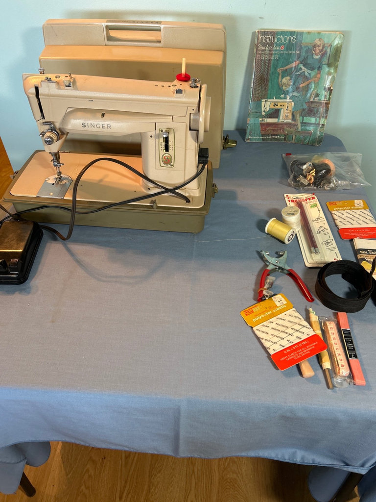 Vintage Singer sewing machine with manual and accessories - image 1 of 5