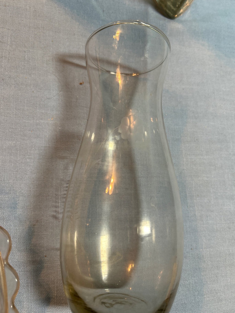 Set of vintage clear glassware and commemorative plate - image 6 of 7