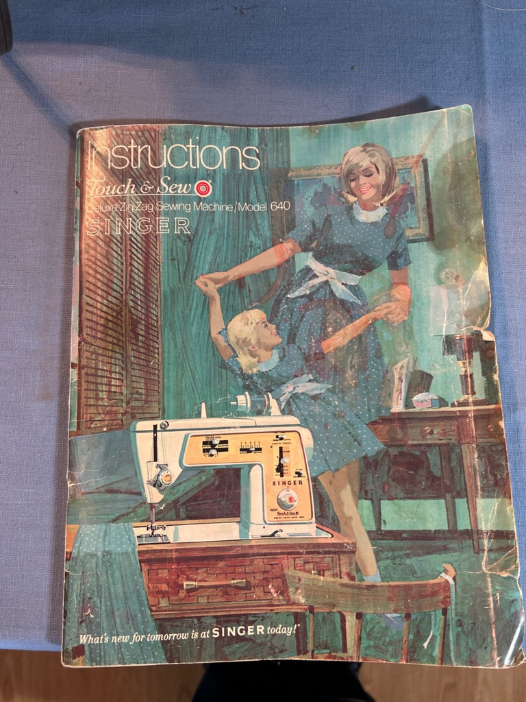 Vintage Singer sewing machine with manual and accessories - image 2 of 5