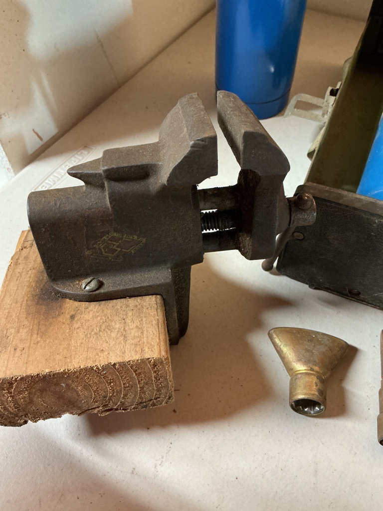 Workshop tools and hardware - image 2 of 4