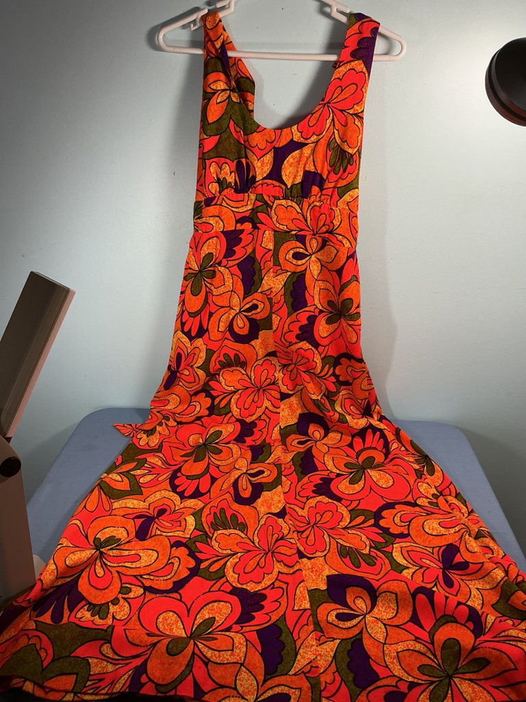 Vintage Women’s Clothing - image 2 of 8